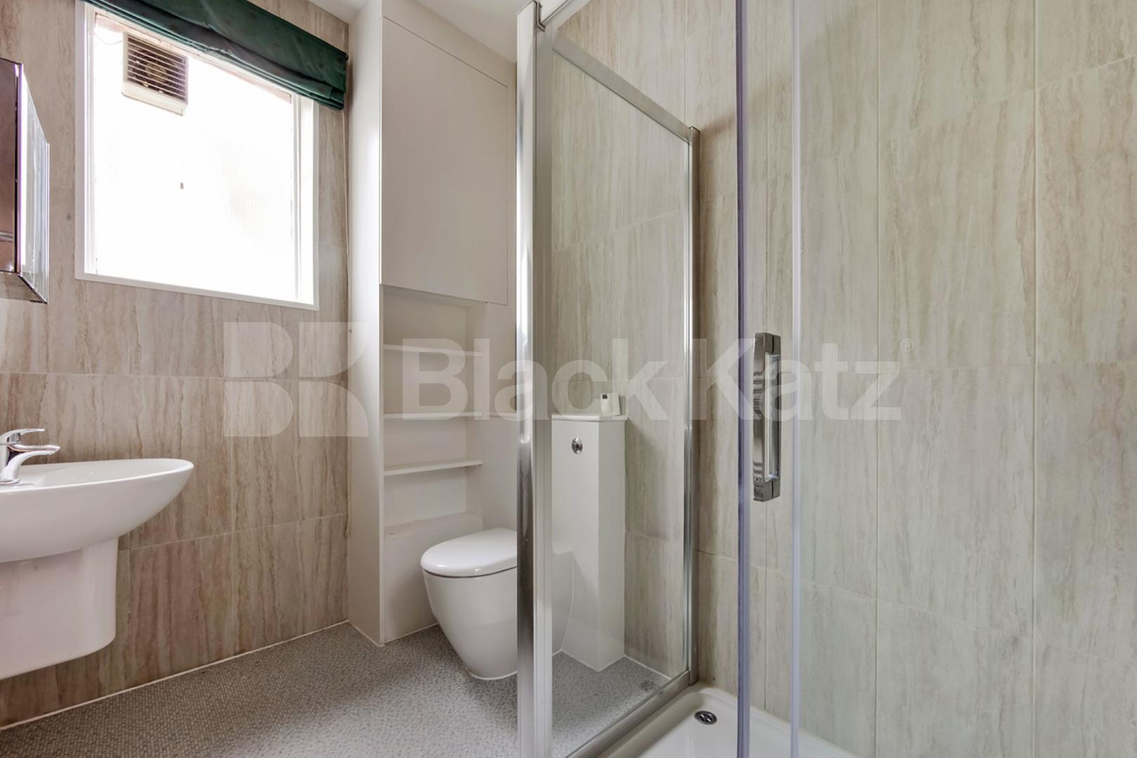 Spacious and bright apartment in the heart of Balham Elmfield Mansions - Elmfield Road , Balham 